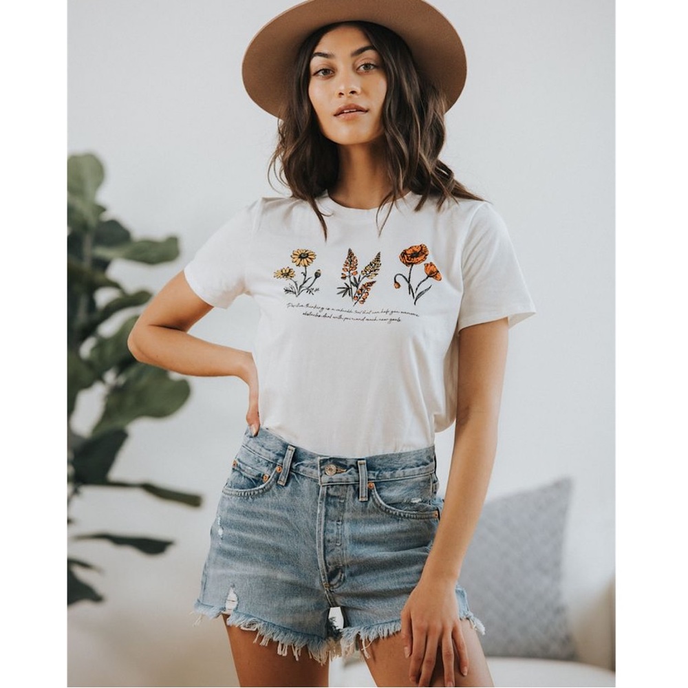 Bohme White Wildflower Graphic Tee. Size medium.